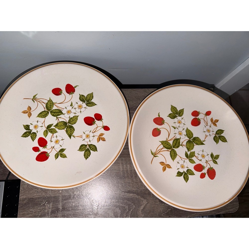 Sheffield Strawberries n Cream Stoneware Dinner Plates Set of 2 Vintage 10.75 in